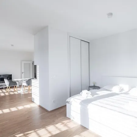 Cozy Prague Apartment With Balcony Exterior photo