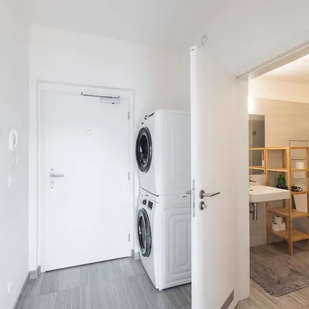 Cozy Prague Apartment With Balcony Exterior photo