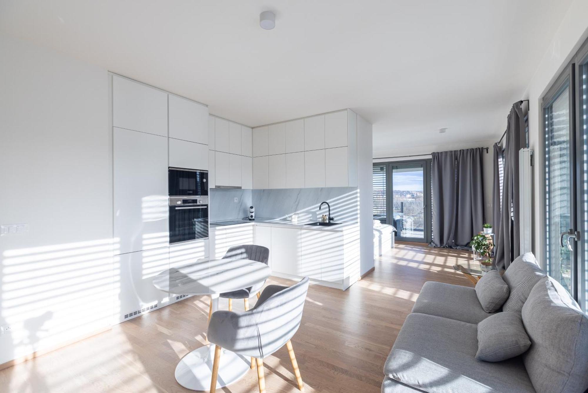 Cozy With Balcony Apartment Prag